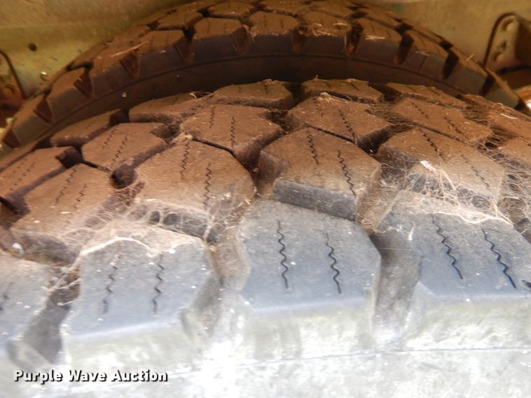 image for item HO9020 1995 International 3800  school bus