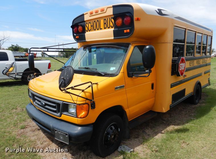 image for item HO9021 2008 Ford E450  Blue Bird B2V school bus