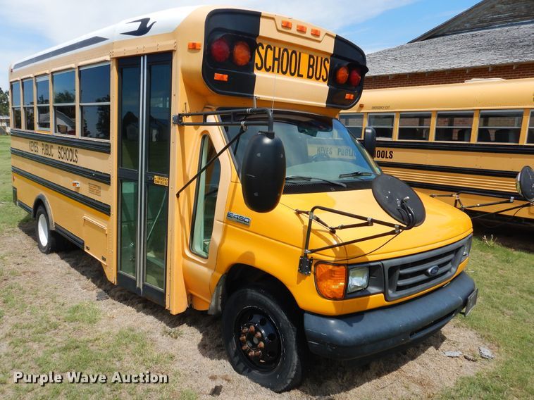 image for item HO9021 2008 Ford E450  Blue Bird B2V school bus