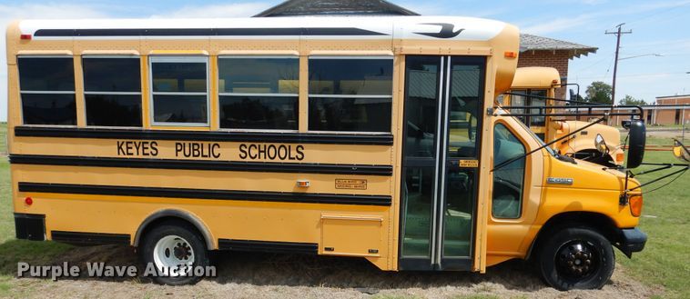 image for item HO9021 2008 Ford E450  Blue Bird B2V school bus
