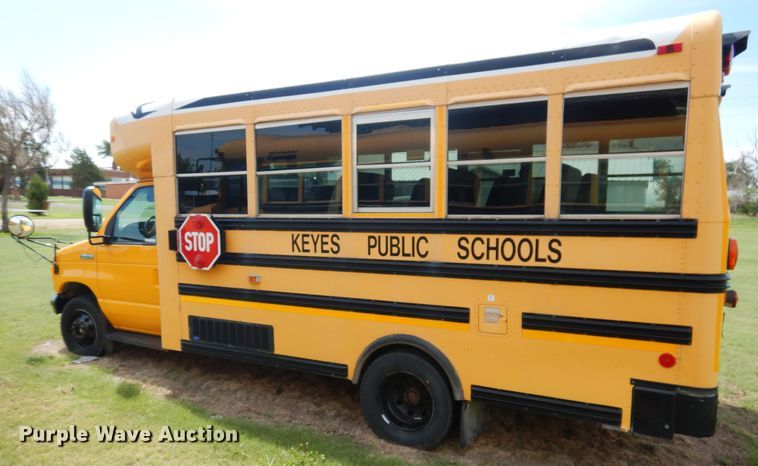 image for item HO9021 2008 Ford E450  Blue Bird B2V school bus