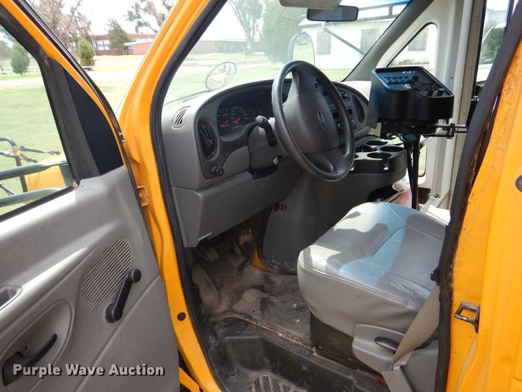 image for item HO9021 2008 Ford E450  Blue Bird B2V school bus