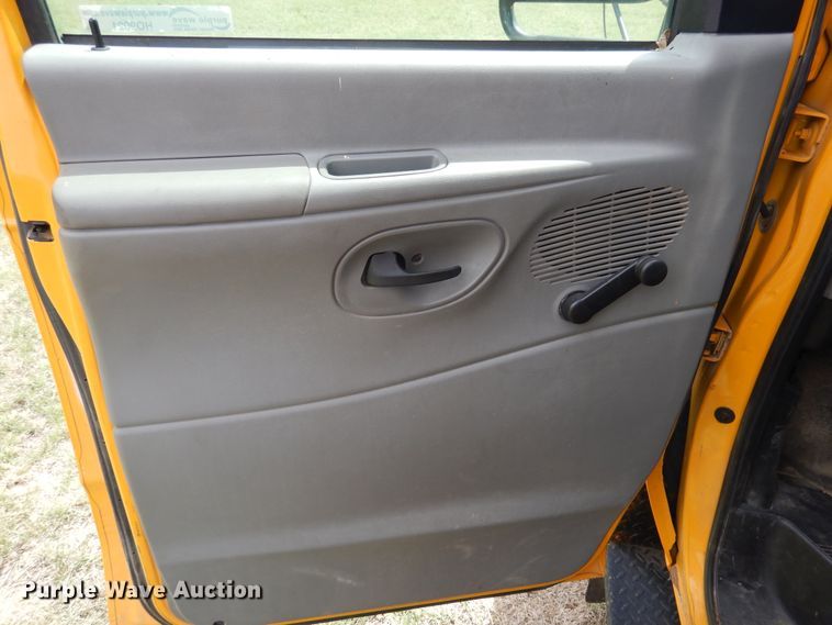 image for item HO9021 2008 Ford E450  Blue Bird B2V school bus