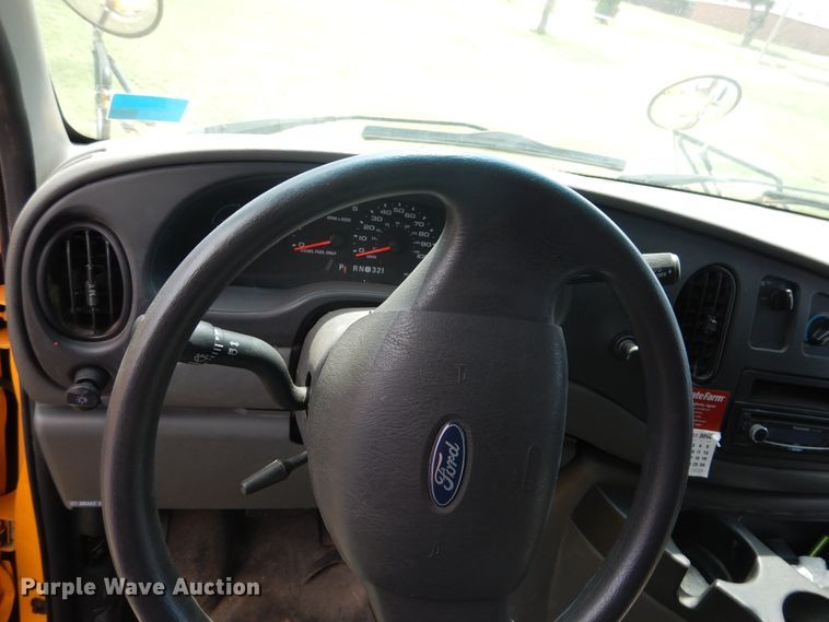 image for item HO9021 2008 Ford E450  Blue Bird B2V school bus