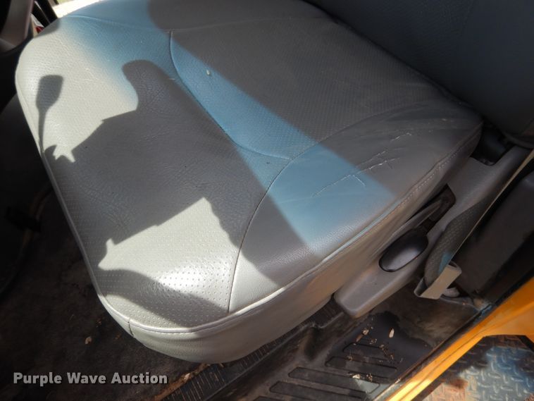 image for item HO9021 2008 Ford E450  Blue Bird B2V school bus