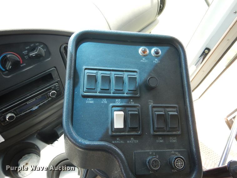 image for item HO9021 2008 Ford E450  Blue Bird B2V school bus