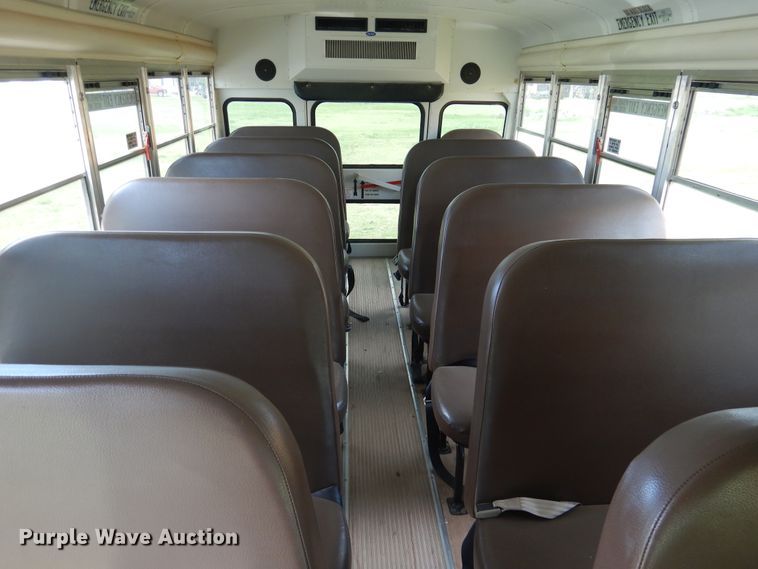 image for item HO9021 2008 Ford E450  Blue Bird B2V school bus