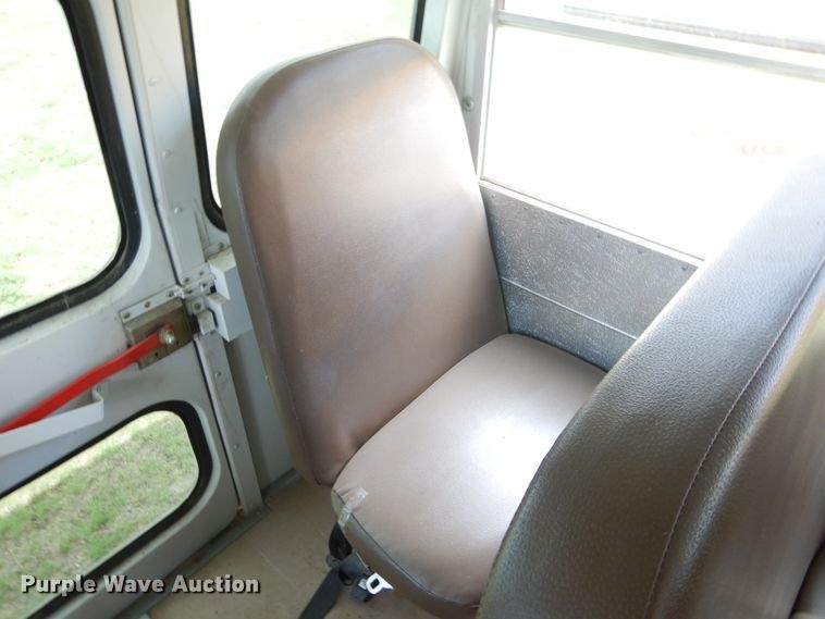 image for item HO9021 2008 Ford E450  Blue Bird B2V school bus