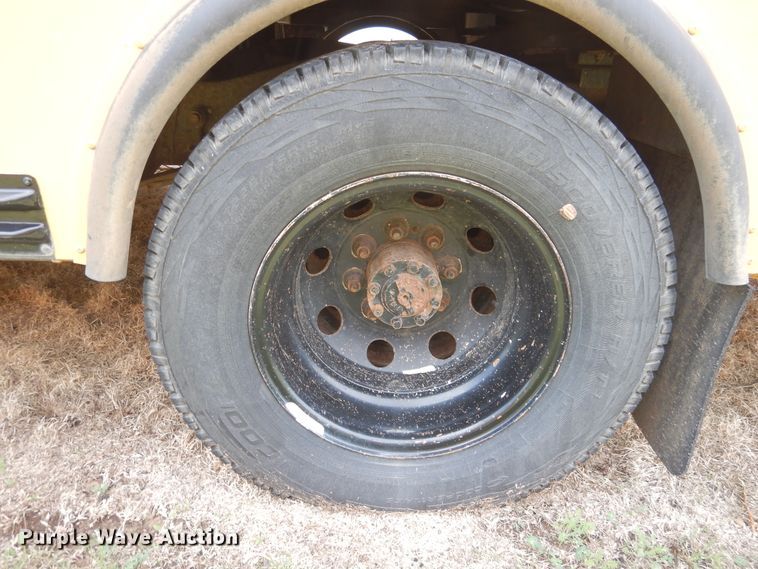 image for item HO9021 2008 Ford E450  Blue Bird B2V school bus