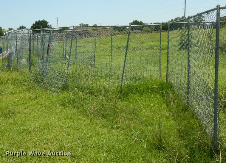 image for item HR9516 Approximately 75 chain link fence panels