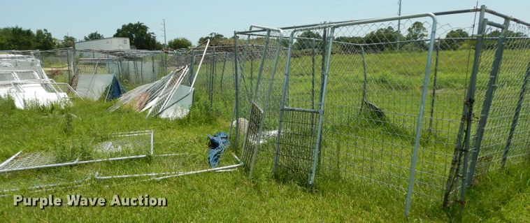 image for item HR9516 Approximately 75 chain link fence panels