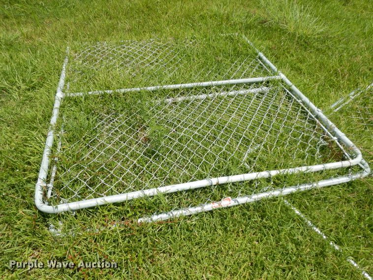 image for item HR9516 Approximately 75 chain link fence panels