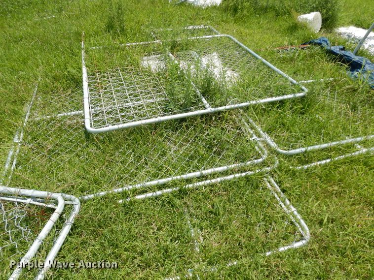 image for item HR9516 Approximately 75 chain link fence panels