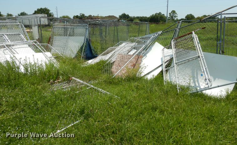 image for item HR9516 Approximately 75 chain link fence panels