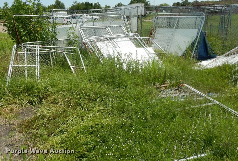 image for item HR9516 Approximately 75 chain link fence panels