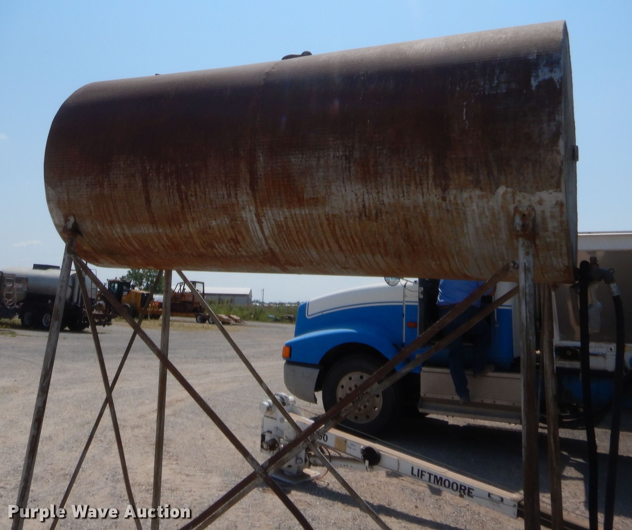 Overhead fuel tank in Noble, OK Item HB9427 sold Purple Wave