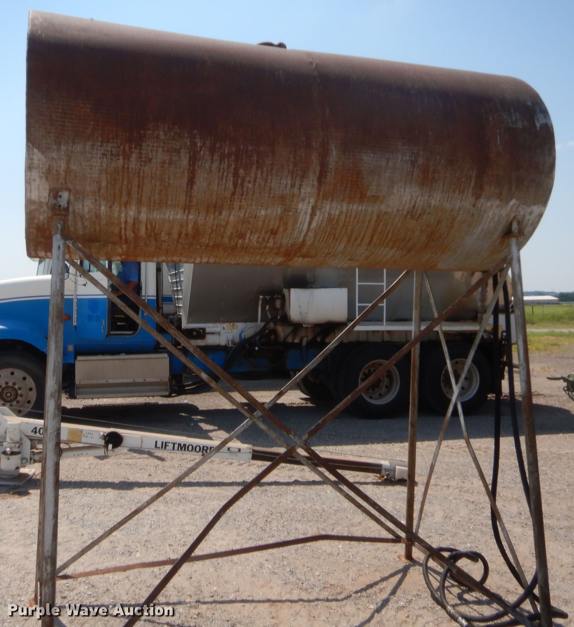 Overhead fuel tank in Noble, OK Item HB9427 sold Purple Wave