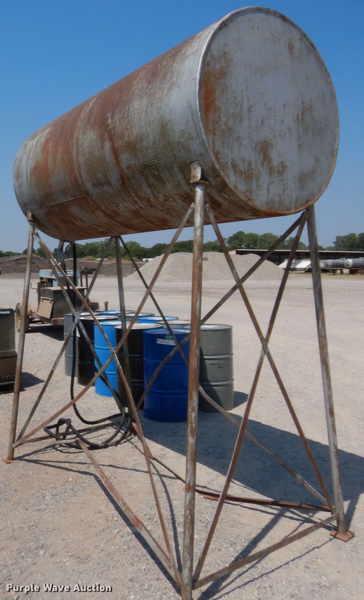 Overhead fuel tank in Noble, OK Item HB9427 sold Purple Wave