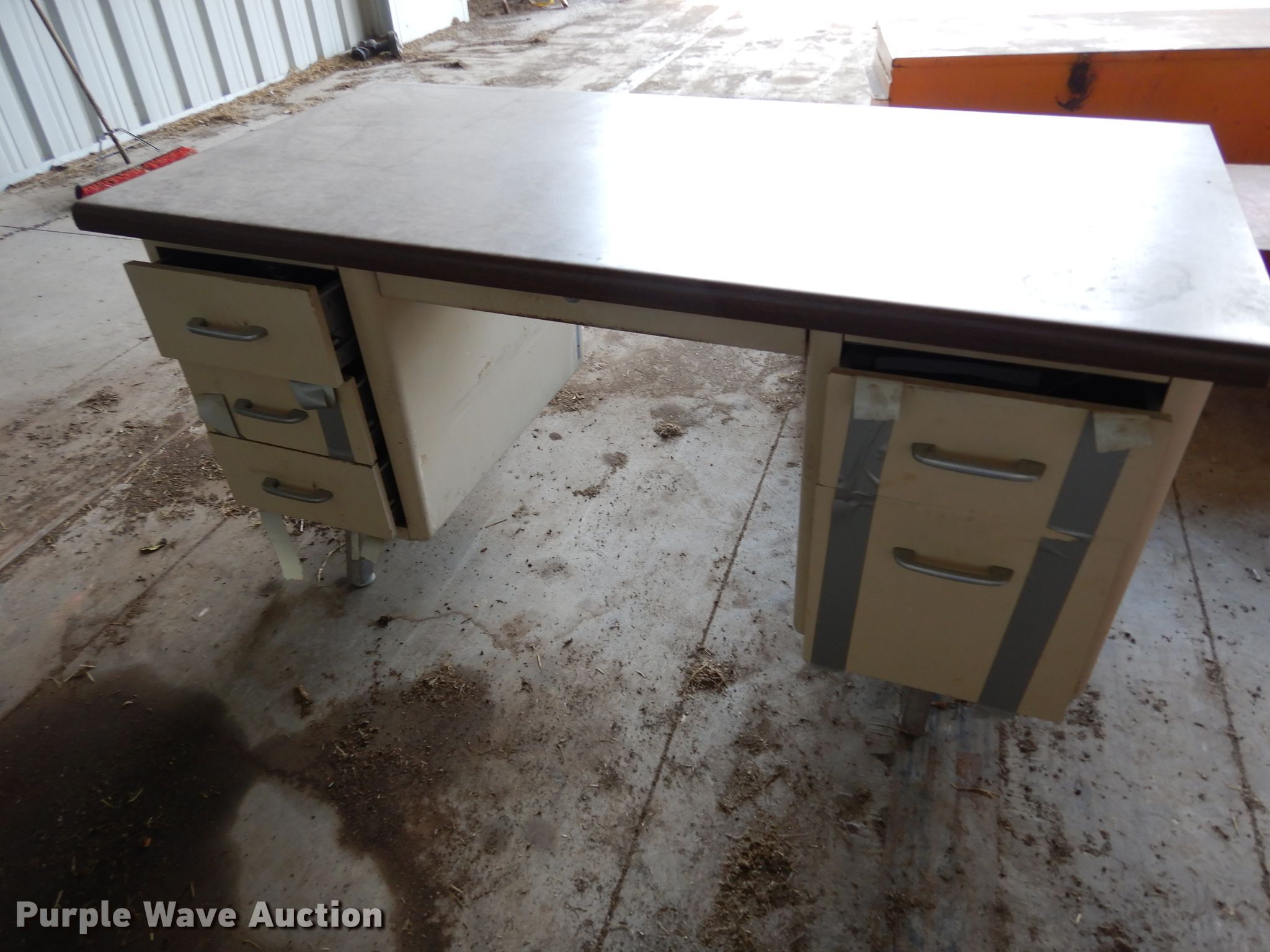 Furniture in Emporia, KS Item HY9556 sold Purple Wave