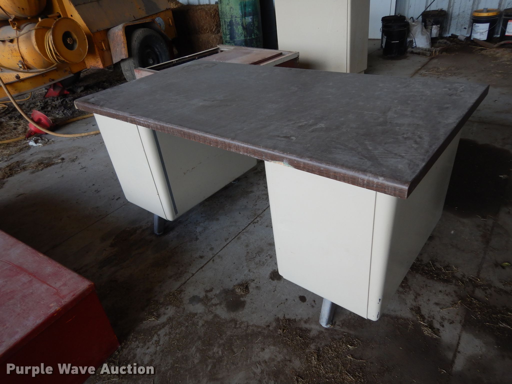 Furniture in Emporia, KS Item HY9556 sold Purple Wave