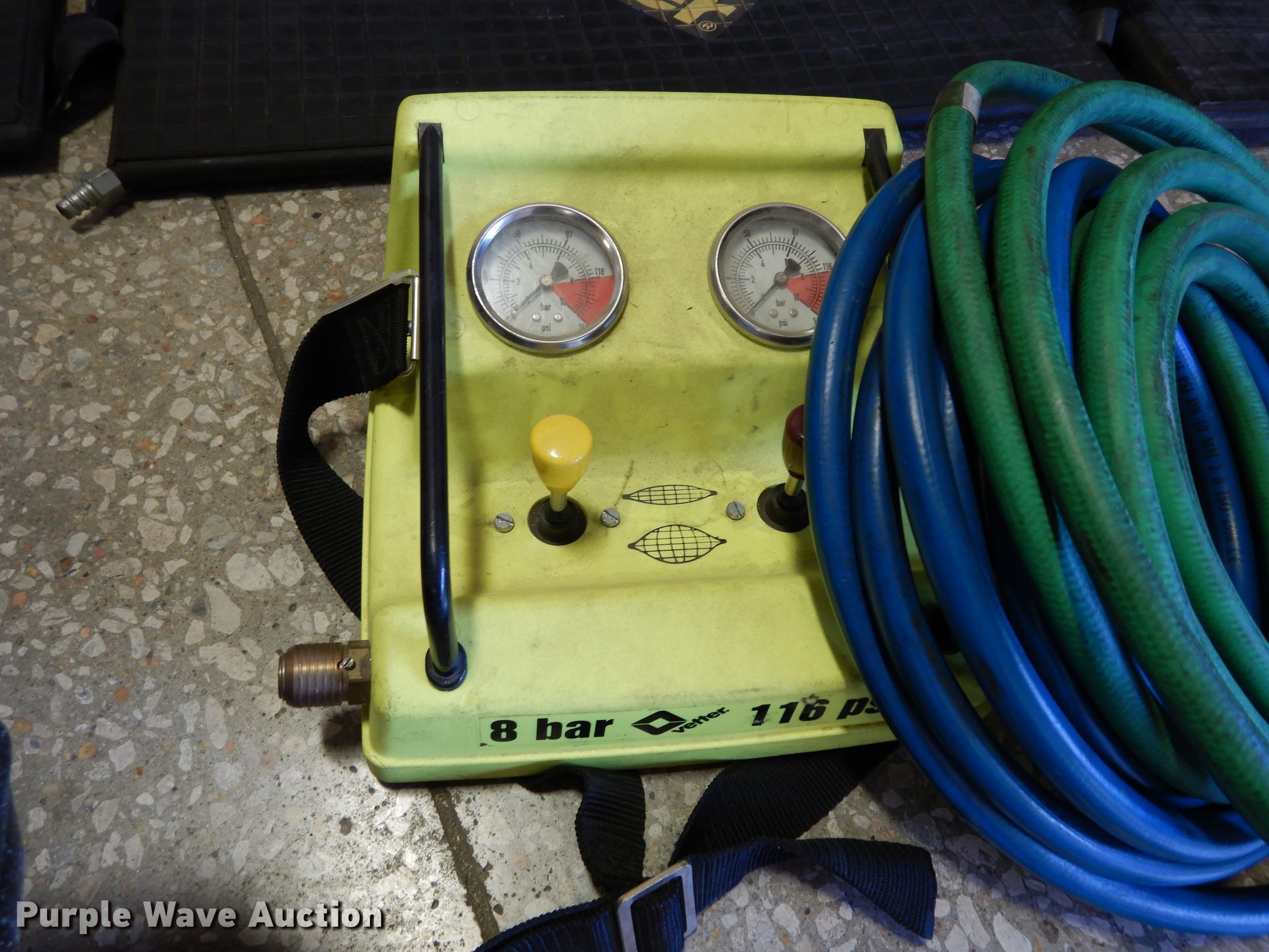 Vetter vehicle rescue air bag in Emporia, KS Item HY9560 sold