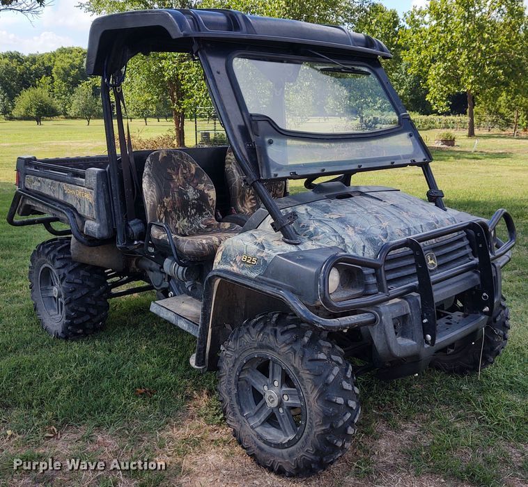 image for item DE7027 2011 John Deere Gator 825i  utility vehicle