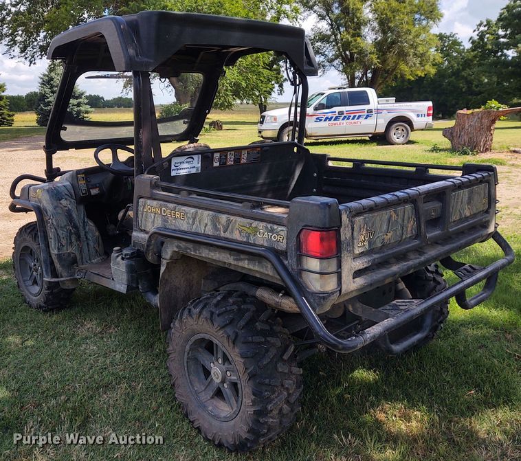 image for item DE7027 2011 John Deere Gator 825i  utility vehicle