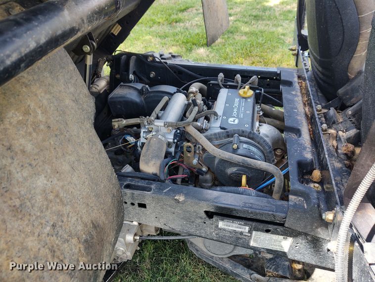 image for item DE7027 2011 John Deere Gator 825i  utility vehicle