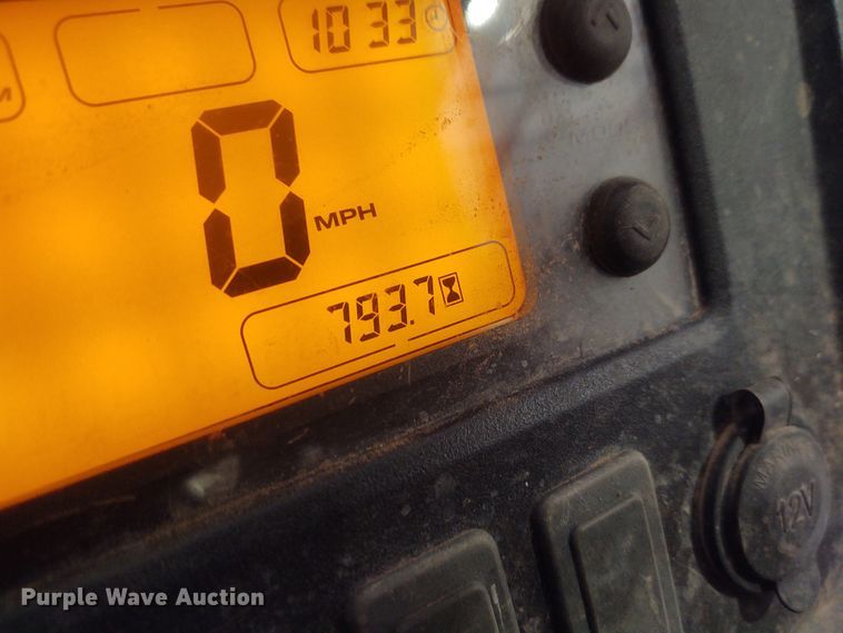 image for item DE7027 2011 John Deere Gator 825i  utility vehicle