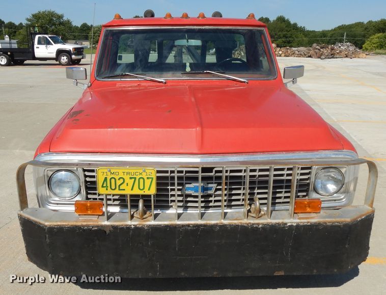 image for item DF5265 1971 Chevrolet Custom 30  tow truck