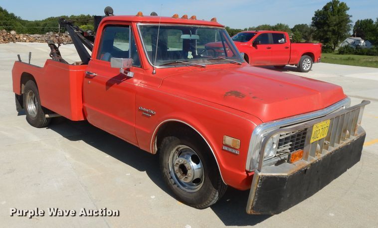 image for item DF5265 1971 Chevrolet Custom 30  tow truck