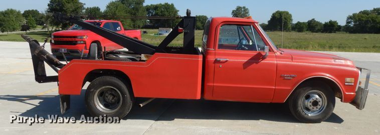 image for item DF5265 1971 Chevrolet Custom 30  tow truck