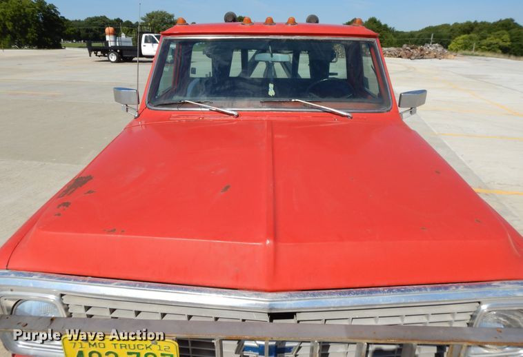 image for item DF5265 1971 Chevrolet Custom 30  tow truck