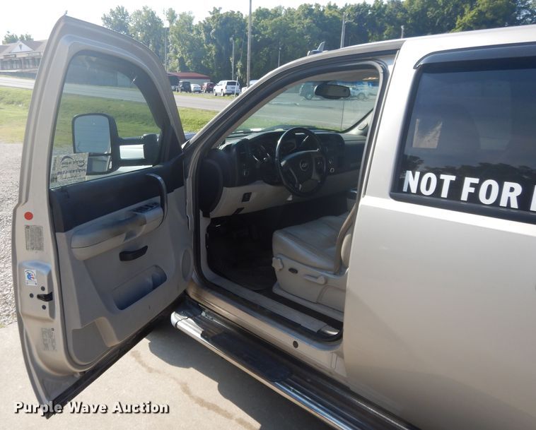 image for item DF5288 2008 Chevrolet Silverado 3500HD  Crew Cab flatbed tow truck