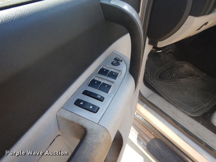 image for item DF5288 2008 Chevrolet Silverado 3500HD  Crew Cab flatbed tow truck