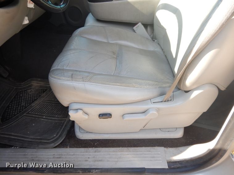 image for item DF5288 2008 Chevrolet Silverado 3500HD  Crew Cab flatbed tow truck