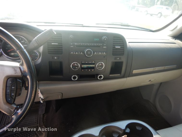 image for item DF5288 2008 Chevrolet Silverado 3500HD  Crew Cab flatbed tow truck