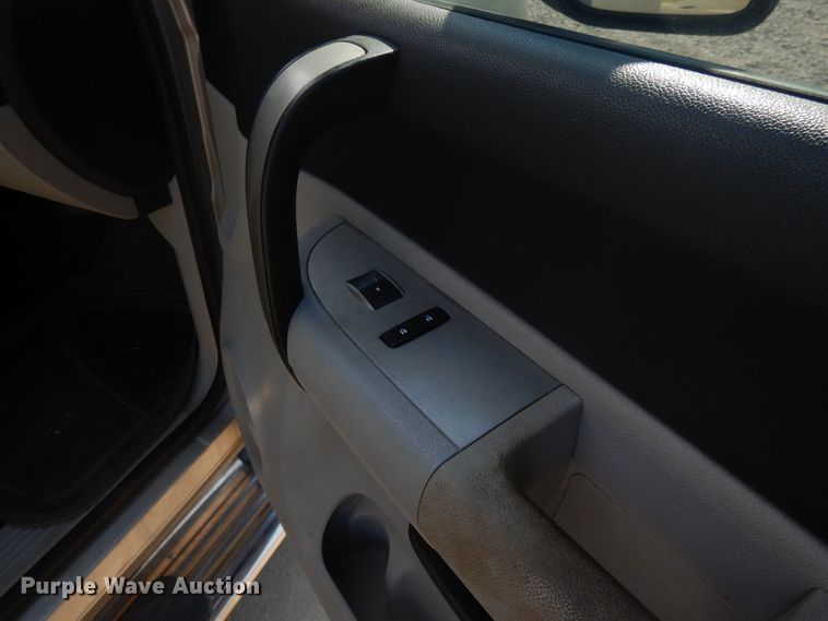 image for item DF5288 2008 Chevrolet Silverado 3500HD  Crew Cab flatbed tow truck