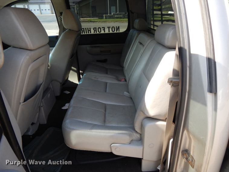 image for item DF5288 2008 Chevrolet Silverado 3500HD  Crew Cab flatbed tow truck