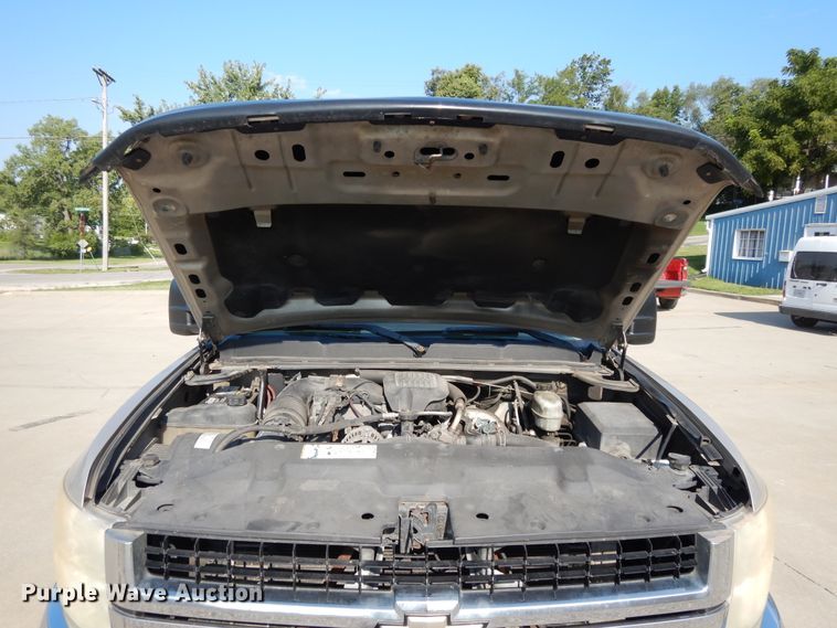 image for item DF5288 2008 Chevrolet Silverado 3500HD  Crew Cab flatbed tow truck