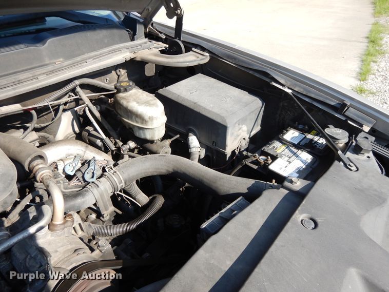 image for item DF5288 2008 Chevrolet Silverado 3500HD  Crew Cab flatbed tow truck