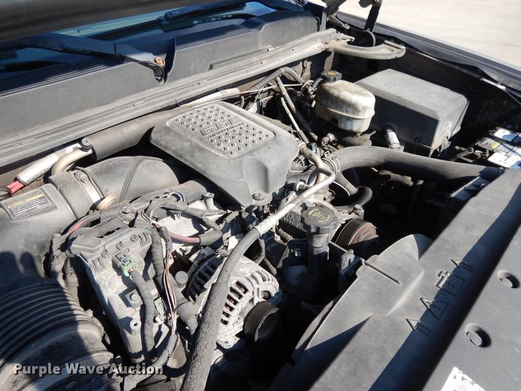 image for item DF5288 2008 Chevrolet Silverado 3500HD  Crew Cab flatbed tow truck