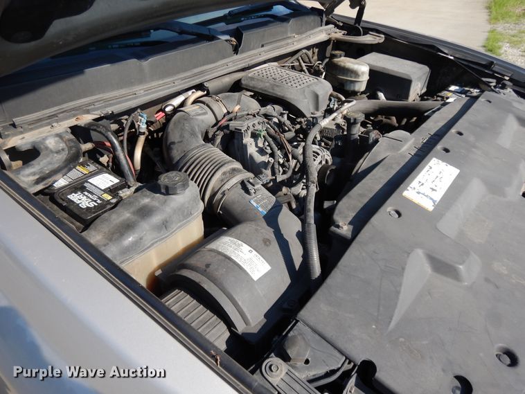 image for item DF5288 2008 Chevrolet Silverado 3500HD  Crew Cab flatbed tow truck