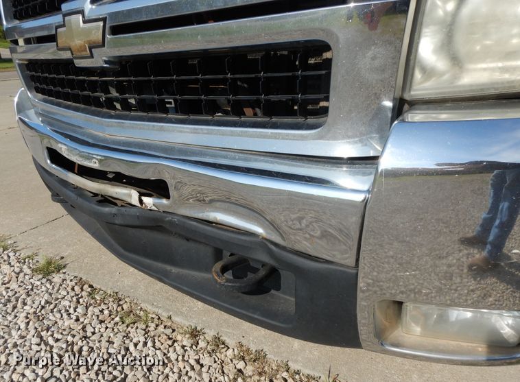 image for item DF5288 2008 Chevrolet Silverado 3500HD  Crew Cab flatbed tow truck