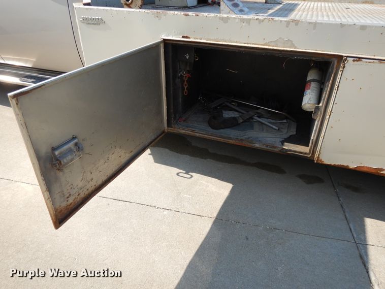 image for item DF5288 2008 Chevrolet Silverado 3500HD  Crew Cab flatbed tow truck