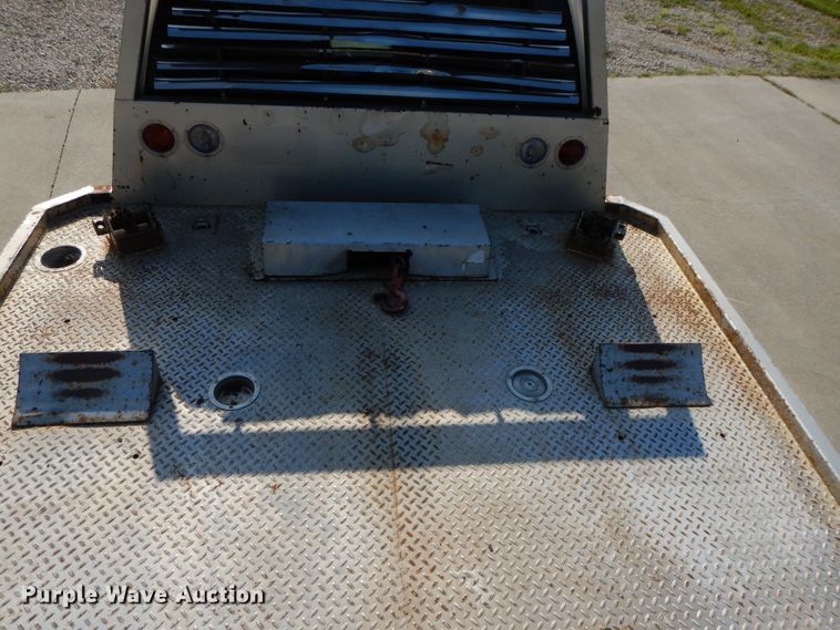 image for item DF5288 2008 Chevrolet Silverado 3500HD  Crew Cab flatbed tow truck