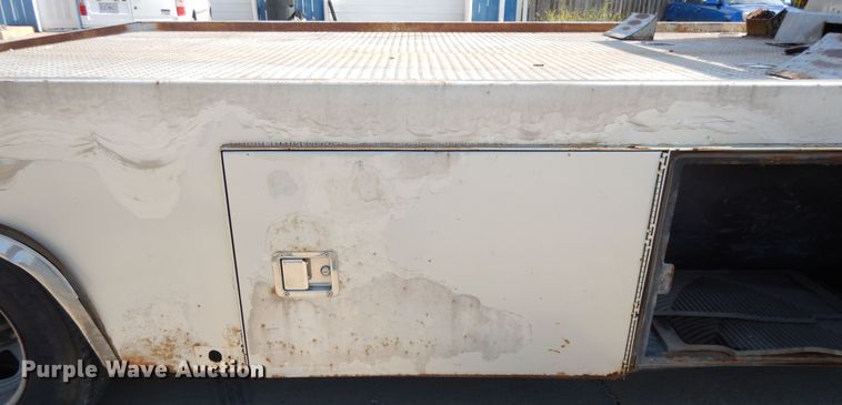 image for item DF5288 2008 Chevrolet Silverado 3500HD  Crew Cab flatbed tow truck