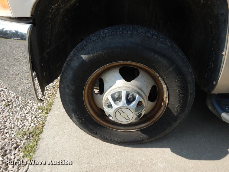 image for item DF5288 2008 Chevrolet Silverado 3500HD  Crew Cab flatbed tow truck