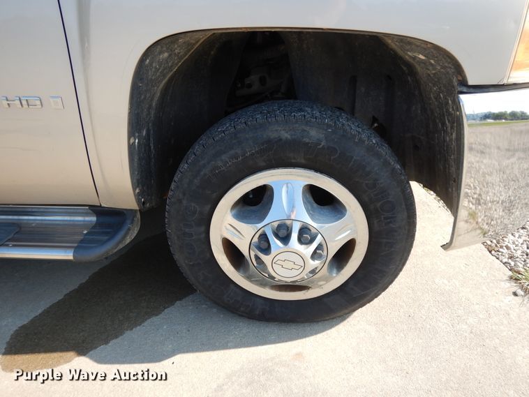 image for item DF5288 2008 Chevrolet Silverado 3500HD  Crew Cab flatbed tow truck