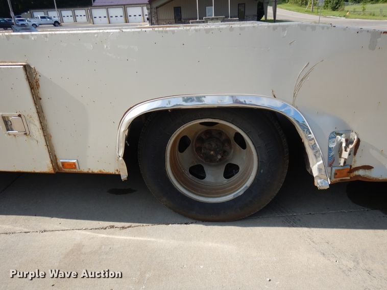 image for item DF5288 2008 Chevrolet Silverado 3500HD  Crew Cab flatbed tow truck